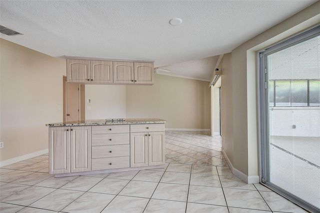 2876 LAKE VALENCIA BOULEVARD E, Palm Harbor, FL 34684