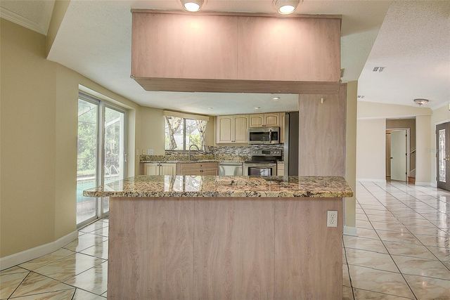 2876 LAKE VALENCIA BOULEVARD E, Palm Harbor, FL 34684