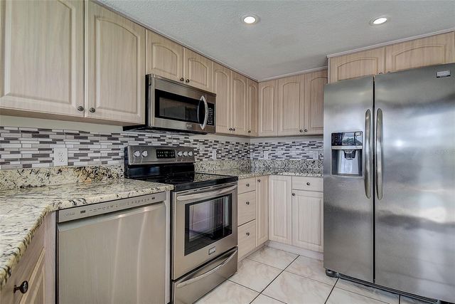 2876 LAKE VALENCIA BOULEVARD E, Palm Harbor, FL 34684