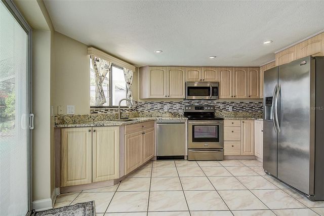 2876 LAKE VALENCIA BOULEVARD E, Palm Harbor, FL 34684
