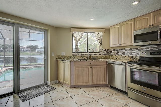 2876 LAKE VALENCIA BOULEVARD E, Palm Harbor, FL 34684