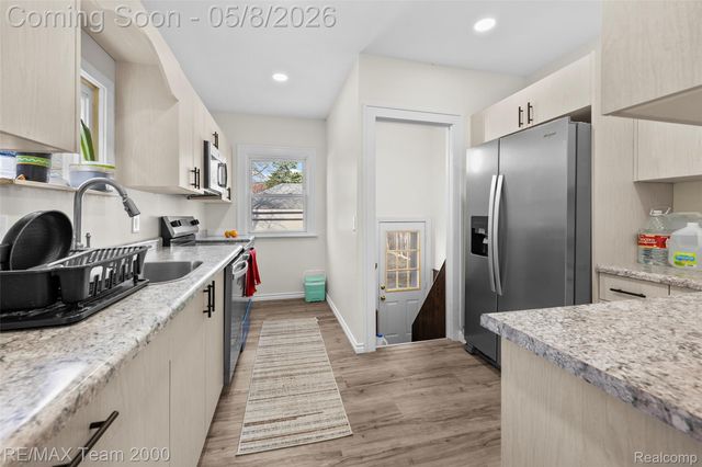 7121 Pinehurst Street, Dearborn, MI 48126