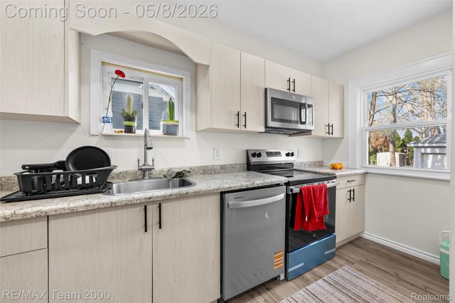 7121 Pinehurst Street, Dearborn, MI 48126