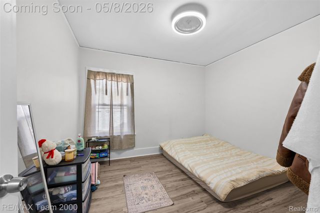 7121 Pinehurst Street, Dearborn, MI 48126