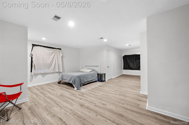 7121 Pinehurst Street, Dearborn, MI 48126