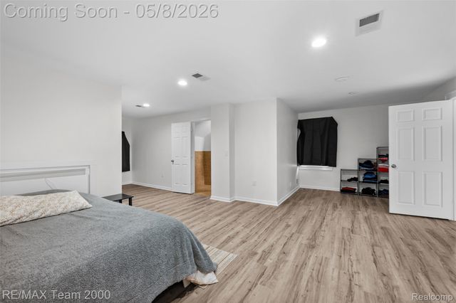 7121 Pinehurst Street, Dearborn, MI 48126
