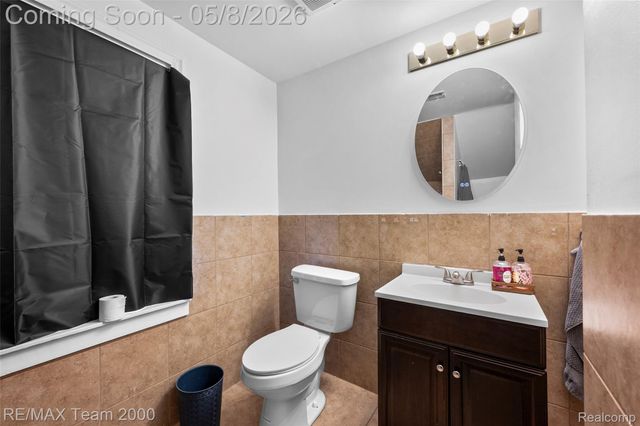 7121 Pinehurst Street, Dearborn, MI 48126