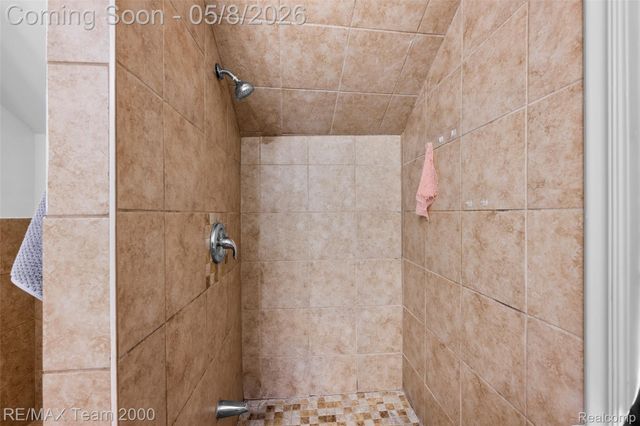 7121 Pinehurst Street, Dearborn, MI 48126
