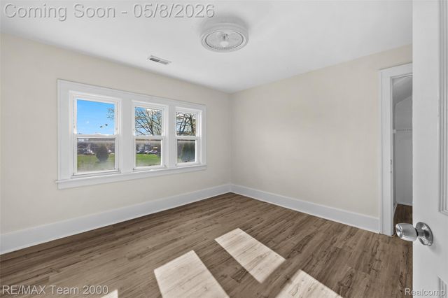 7121 Pinehurst Street, Dearborn, MI 48126