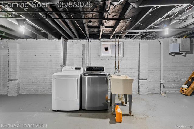 7121 Pinehurst Street, Dearborn, MI 48126