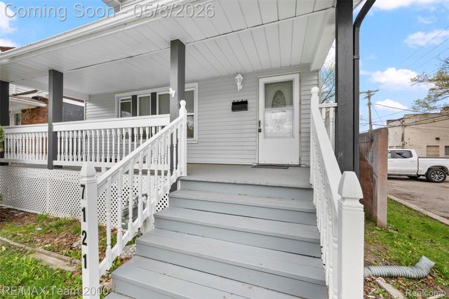 7121 Pinehurst Street, Dearborn, MI 48126