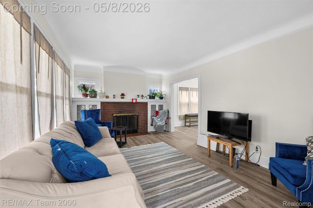 7121 Pinehurst Street, Dearborn, MI 48126