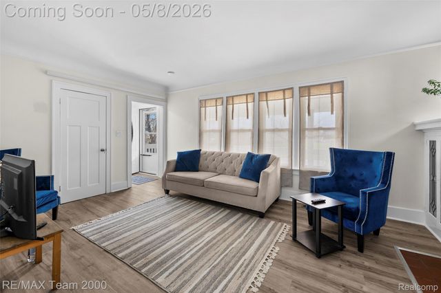 7121 Pinehurst Street, Dearborn, MI 48126