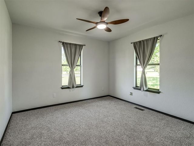 1 Horseshoe Lane, Mcloud, OK 74851