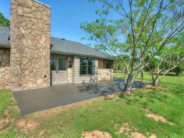 1 Horseshoe Lane, Mcloud, OK 74851