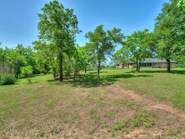 1 Horseshoe Lane, Mcloud, OK 74851