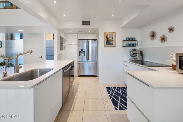 1677 E MARYLAND Avenue, Phoenix, AZ 85016