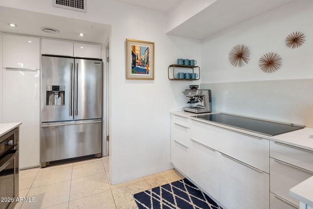 1677 E MARYLAND Avenue, Phoenix, AZ 85016