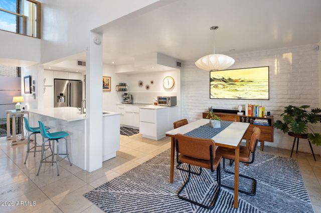 1677 E MARYLAND Avenue, Phoenix, AZ 85016