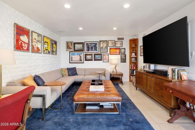 1677 E MARYLAND Avenue, Phoenix, AZ 85016