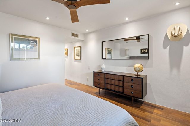 1677 E MARYLAND Avenue, Phoenix, AZ 85016