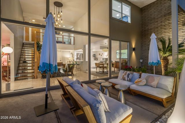 1677 E MARYLAND Avenue, Phoenix, AZ 85016