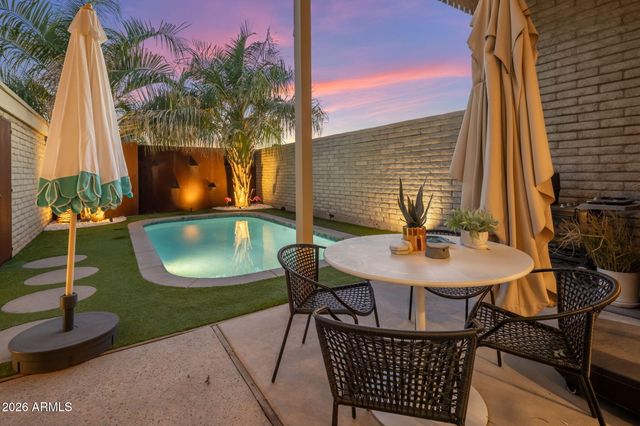 1677 E MARYLAND Avenue, Phoenix, AZ 85016