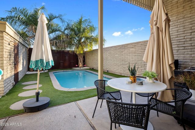 1677 E MARYLAND Avenue, Phoenix, AZ 85016