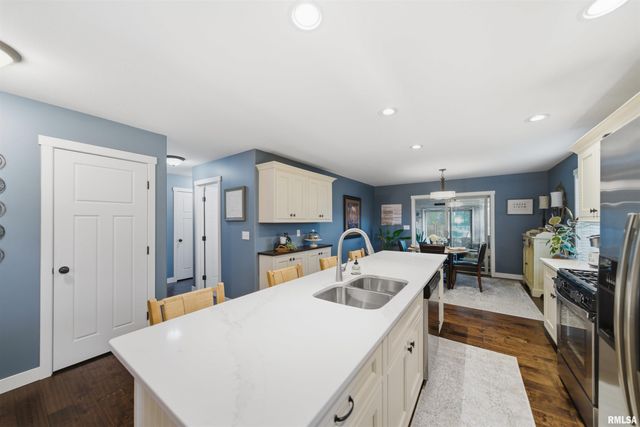 525 COTTONWOOD Circle, East Peoria, IL 61611
