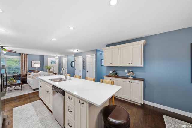 525 COTTONWOOD Circle, East Peoria, IL 61611