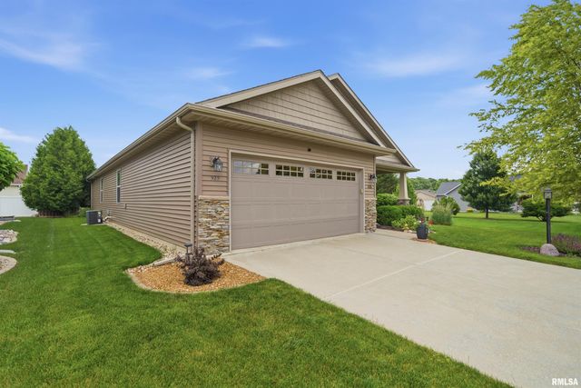 525 COTTONWOOD Circle, East Peoria, IL 61611