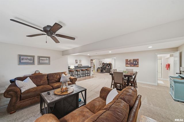 525 COTTONWOOD Circle, East Peoria, IL 61611
