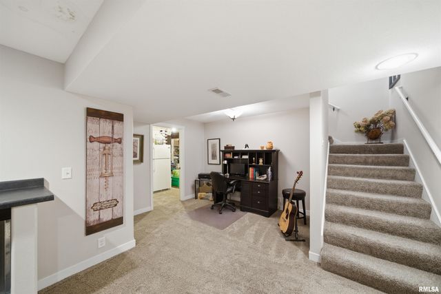 525 COTTONWOOD Circle, East Peoria, IL 61611