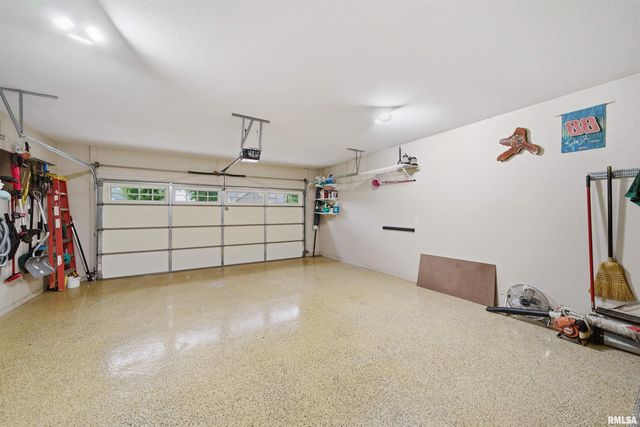 525 COTTONWOOD Circle, East Peoria, IL 61611