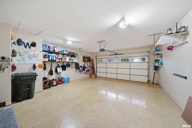 525 COTTONWOOD Circle, East Peoria, IL 61611