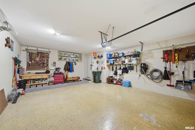 525 COTTONWOOD Circle, East Peoria, IL 61611