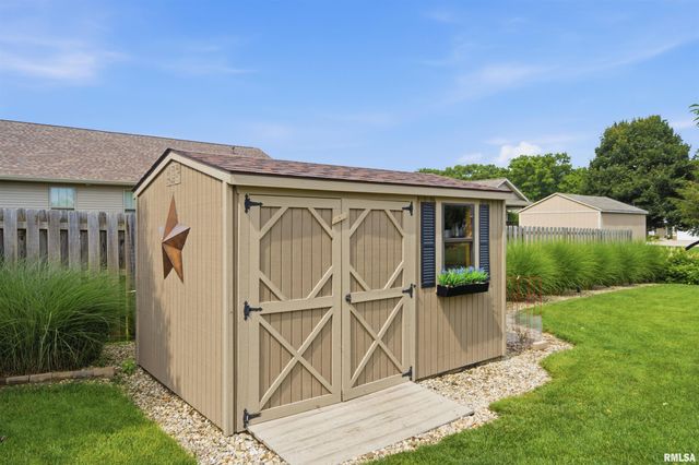 525 COTTONWOOD Circle, East Peoria, IL 61611
