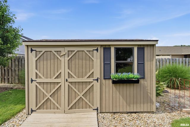 525 COTTONWOOD Circle, East Peoria, IL 61611