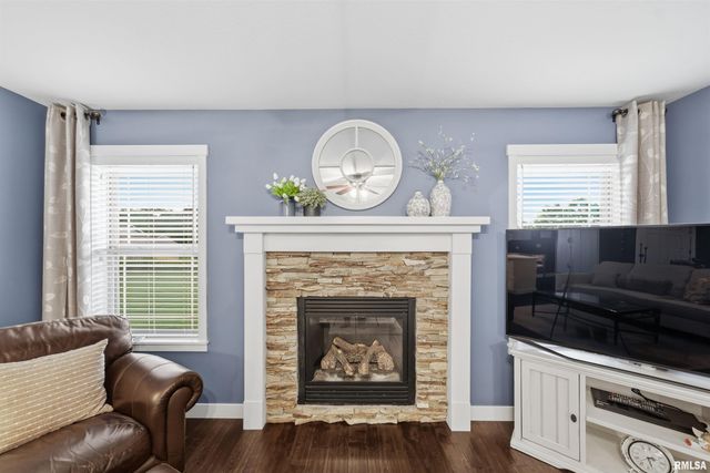 525 COTTONWOOD Circle, East Peoria, IL 61611