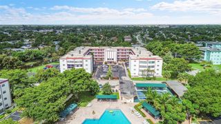 4000 NW 44th Ave 401, Lauderdale Lakes, FL 33319