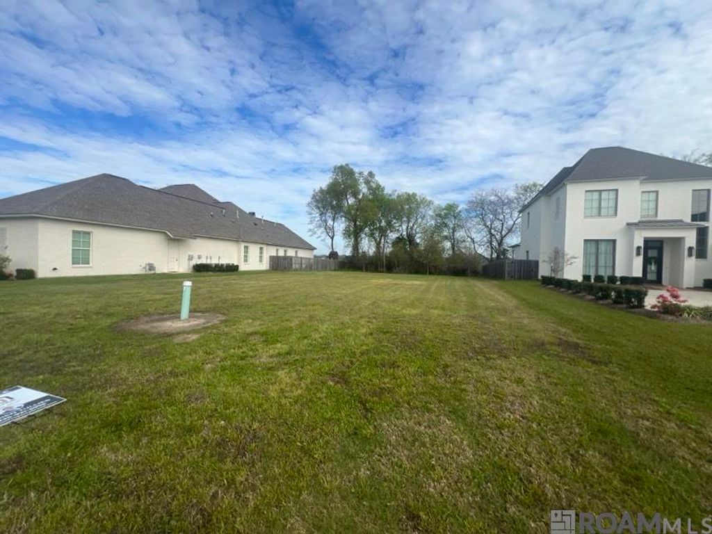 2066 Tiger Crossing Dr, Baton Rouge, LA 70810