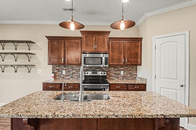 928 Talon Hills Dr, Clarksville, TN 37040