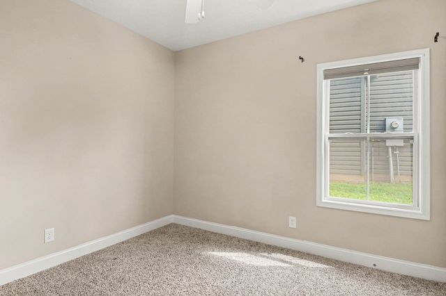 928 Talon Hills Dr, Clarksville, TN 37040