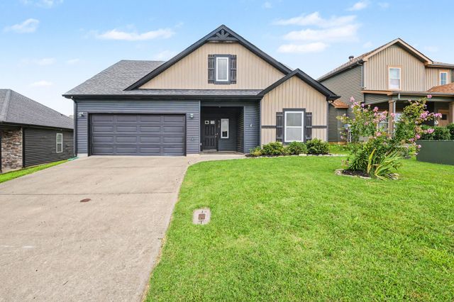 928 Talon Hills Dr, Clarksville, TN 37040