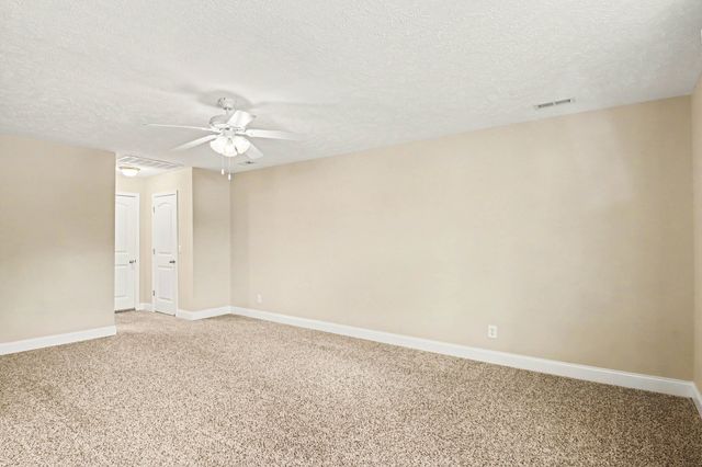 928 Talon Hills Dr, Clarksville, TN 37040