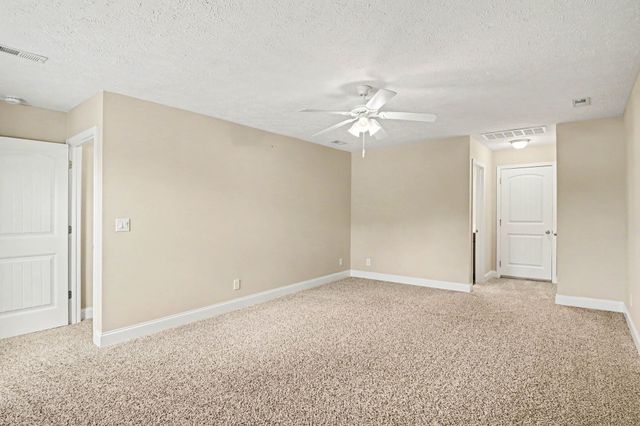 928 Talon Hills Dr, Clarksville, TN 37040
