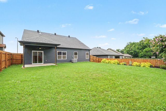 928 Talon Hills Dr, Clarksville, TN 37040