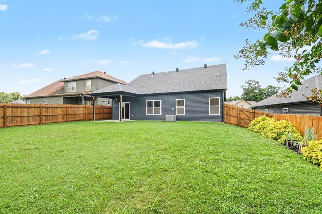 928 Talon Hills Dr, Clarksville, TN 37040