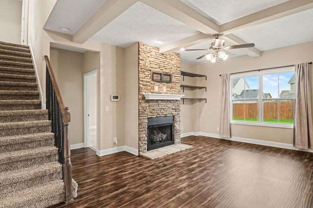 928 Talon Hills Dr, Clarksville, TN 37040