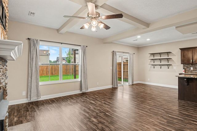 928 Talon Hills Dr, Clarksville, TN 37040